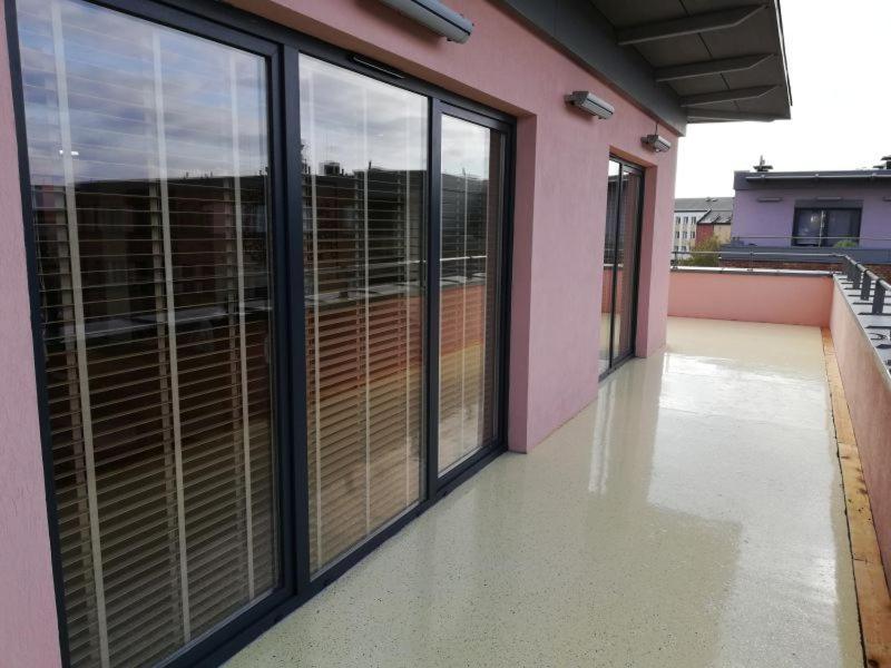 Apartament 80M2 Z 70M2 Tarasem -W Pelni Wyposazony - Wyjatkowe Centrum Miasta Wloclawek Exterior foto
